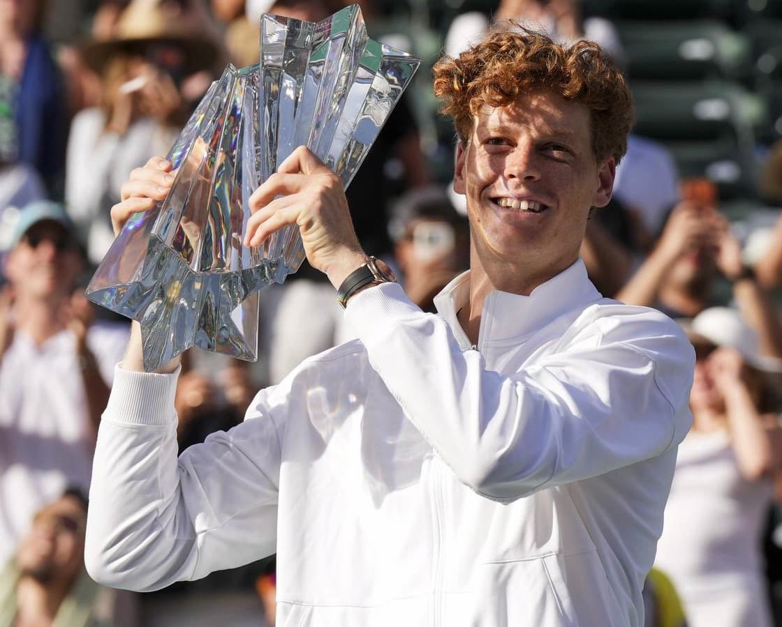 Jannik Sinner celebra su victoria ante Medvedev en la final de Indian Wells.