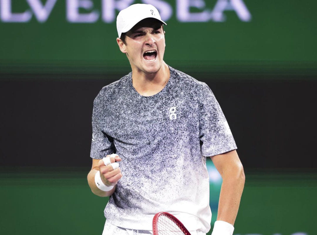 Joao Fonseca celebrando su victoria en octavos de final de Indian Wells 2026.