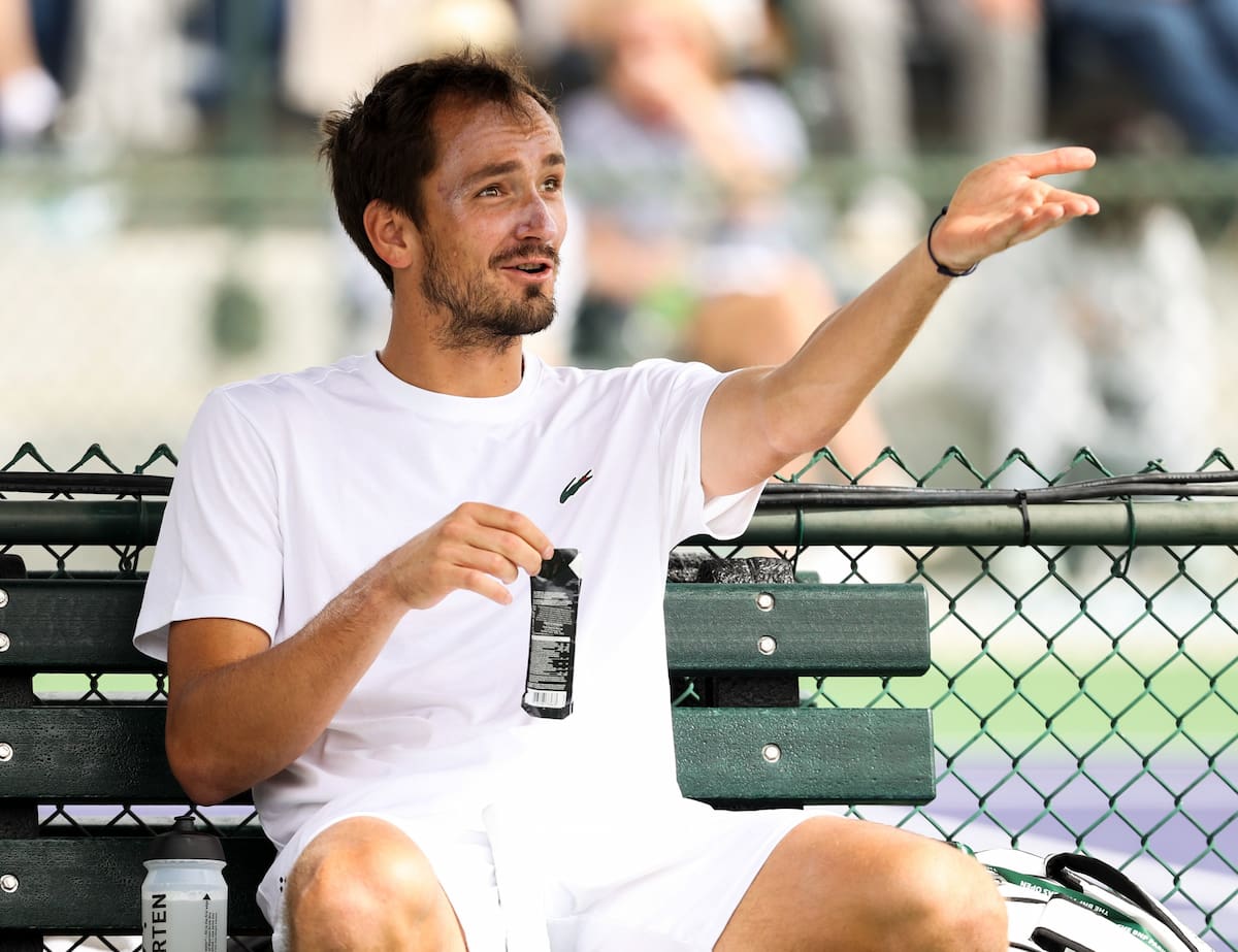 Daniil Medvedev durante su primera entrevista en Indian Wells 2026 tras viajar desde Dubai vía Omán y Estambul.