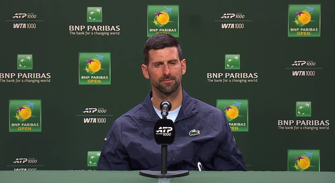 Novak Djokovic en rueda de prensa analizando la carga física del tenis masculino y femenino.