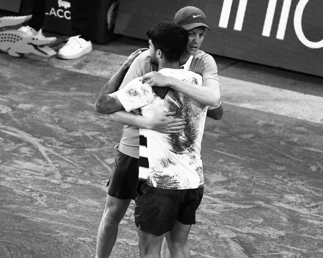 Infografía que muestra el dominio de Carlos Alcaraz y Jannik Sinner en los grandes torneos de la ATP desde 2024 hasta 2026.