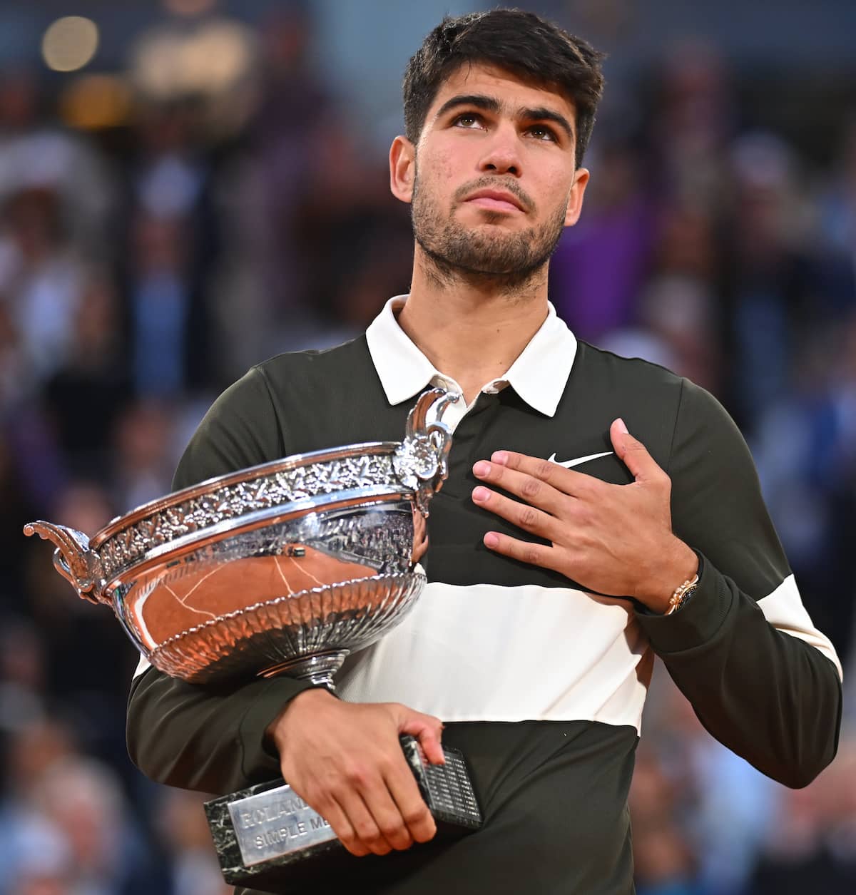 Gráfico comparativo de puntos ATP entre Jannik Sinner y Carlos Alcaraz tras la pérdida de 3.000 unidades por la baja en Roma y Roland Garros.