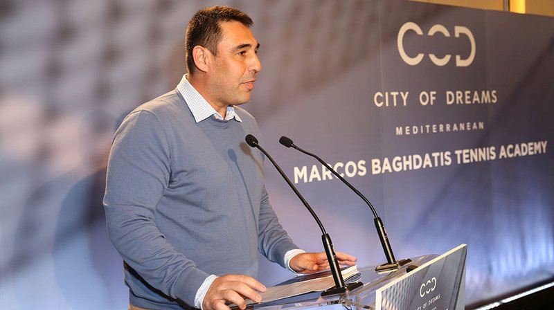 Marcos Baghdatis durante una sesión de entrenamiento, analizando la evolución del tenis moderno y su posible impacto contra las nuevas estrellas.