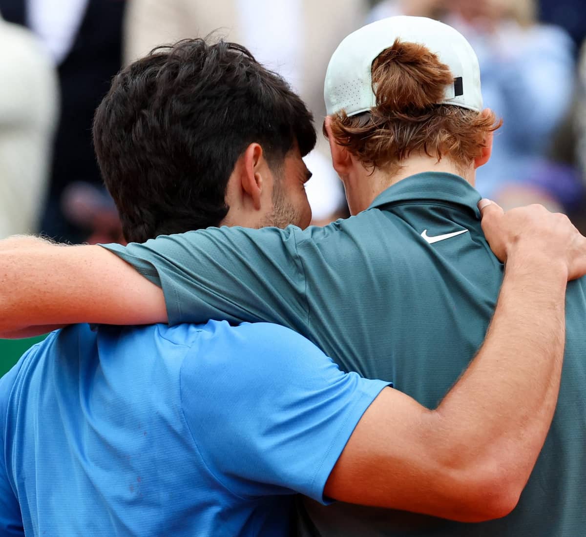 Gráfico comparativo de los puntos de Jannik Sinner y Carlos Alcaraz en el ranking ATP tras el Barcelona Open 2026.