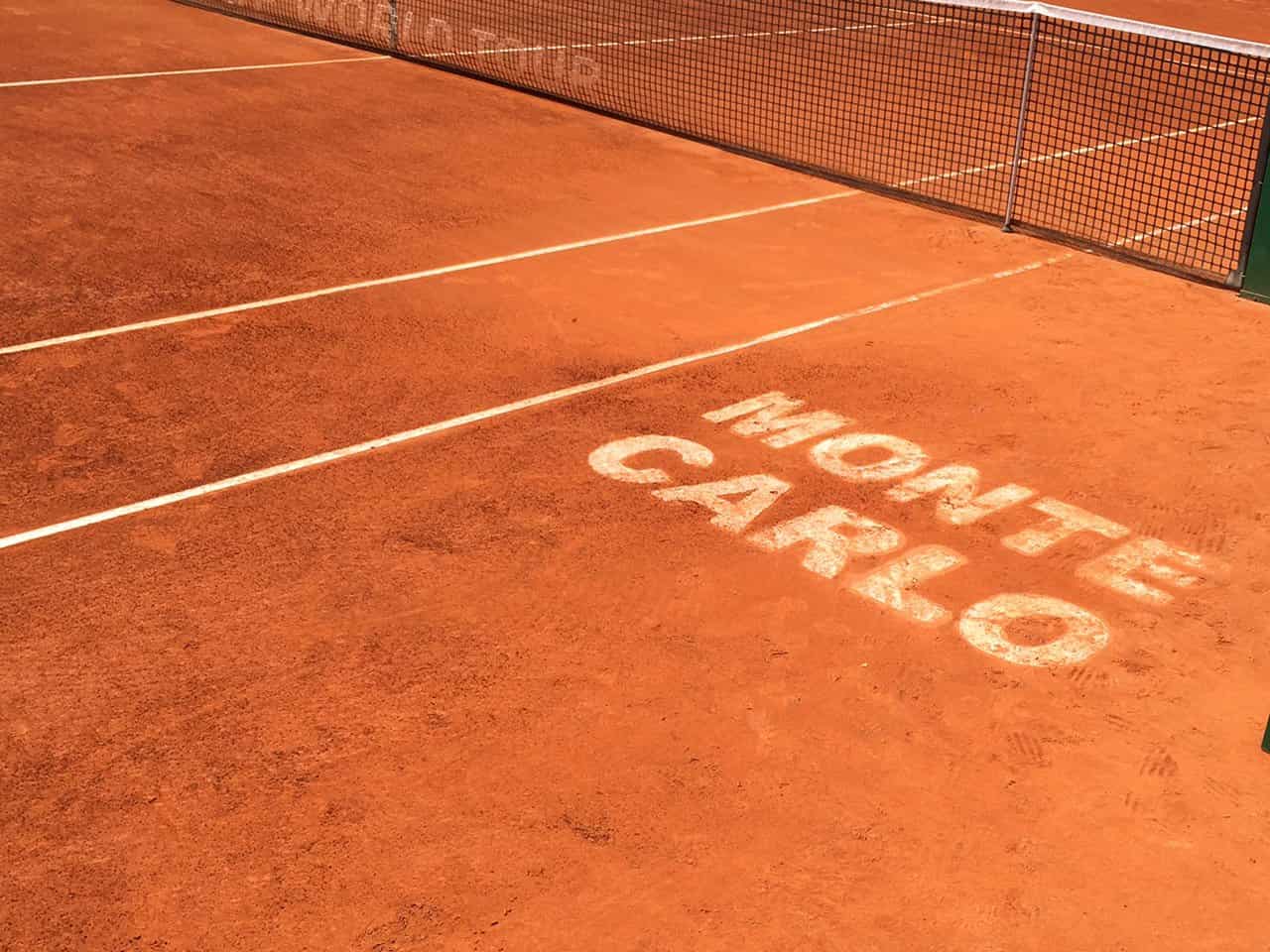 Rolex Monte-Carlo Masters brillando bajo el sol de Mónaco, representando la recompensa económica y deportiva del torneo.
