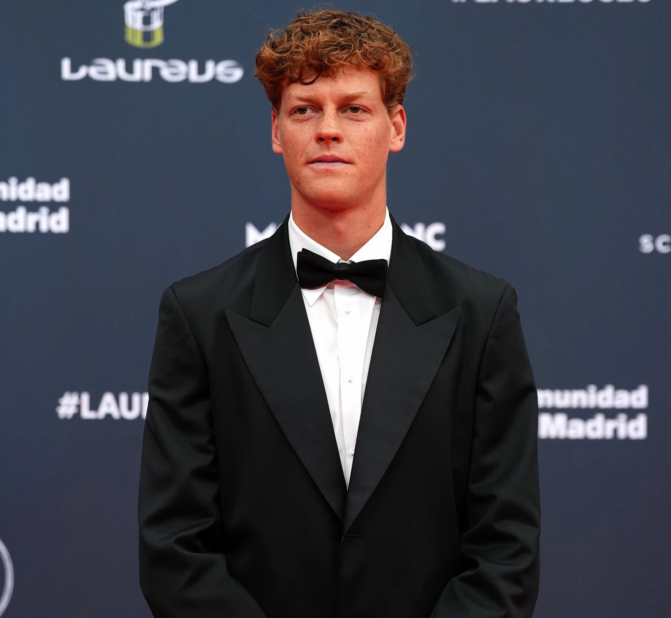 Jannik Sinner en la sala de prensa de la Caja Mágica, reflexionando sobre la ausencia de sus rivales Carlos Alcaraz y Novak Djokovic.