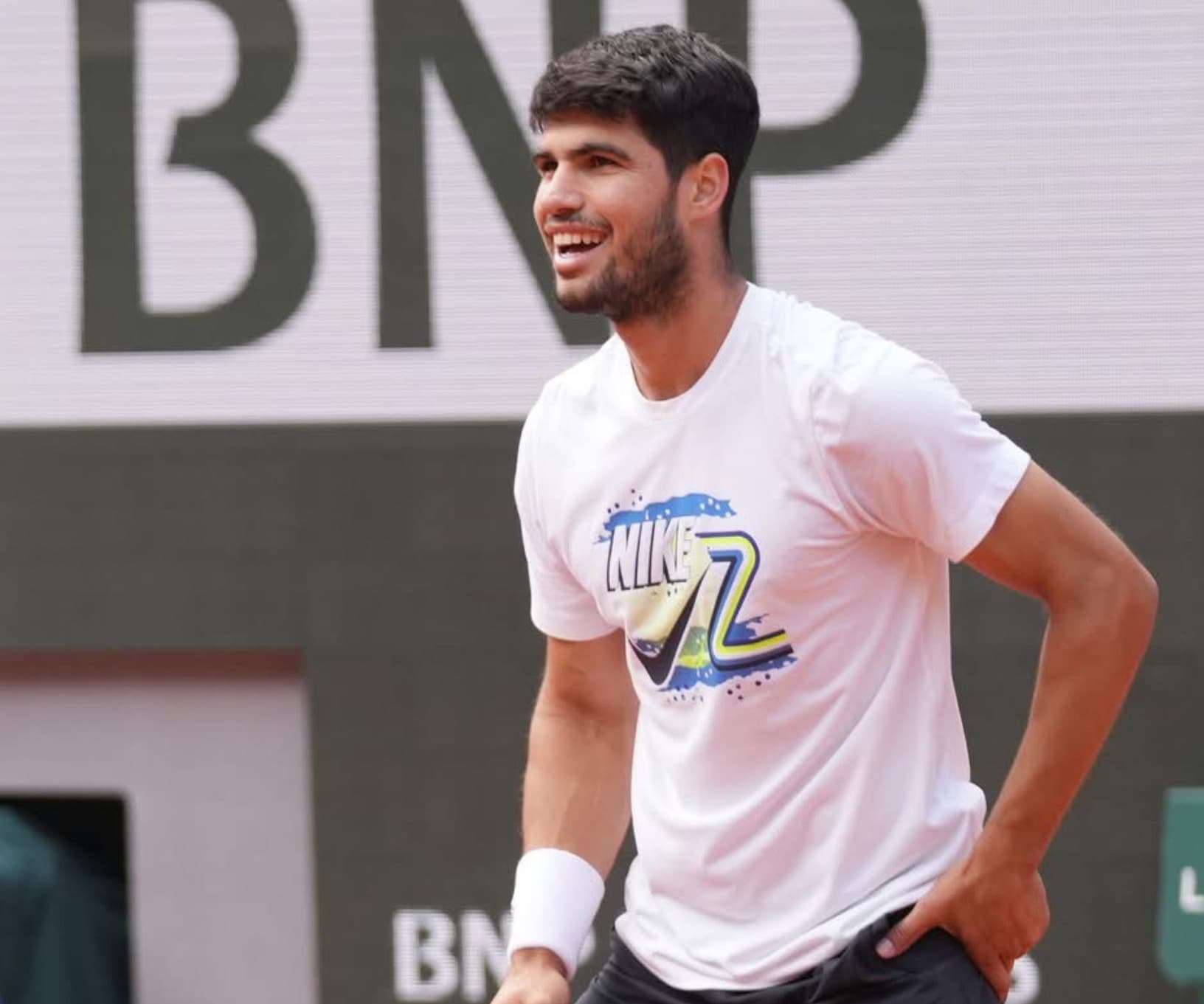 Toni Nadal durante una entrevista analizando la carrera y los riesgos físicos de Carlos Alcaraz ante la lesión de muñeca.